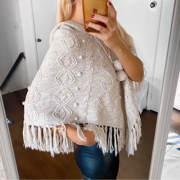 🍂 BRAVE SOUL OATMEAL POM POM CABLE KNIT FRINGE HOODED PONCHO!