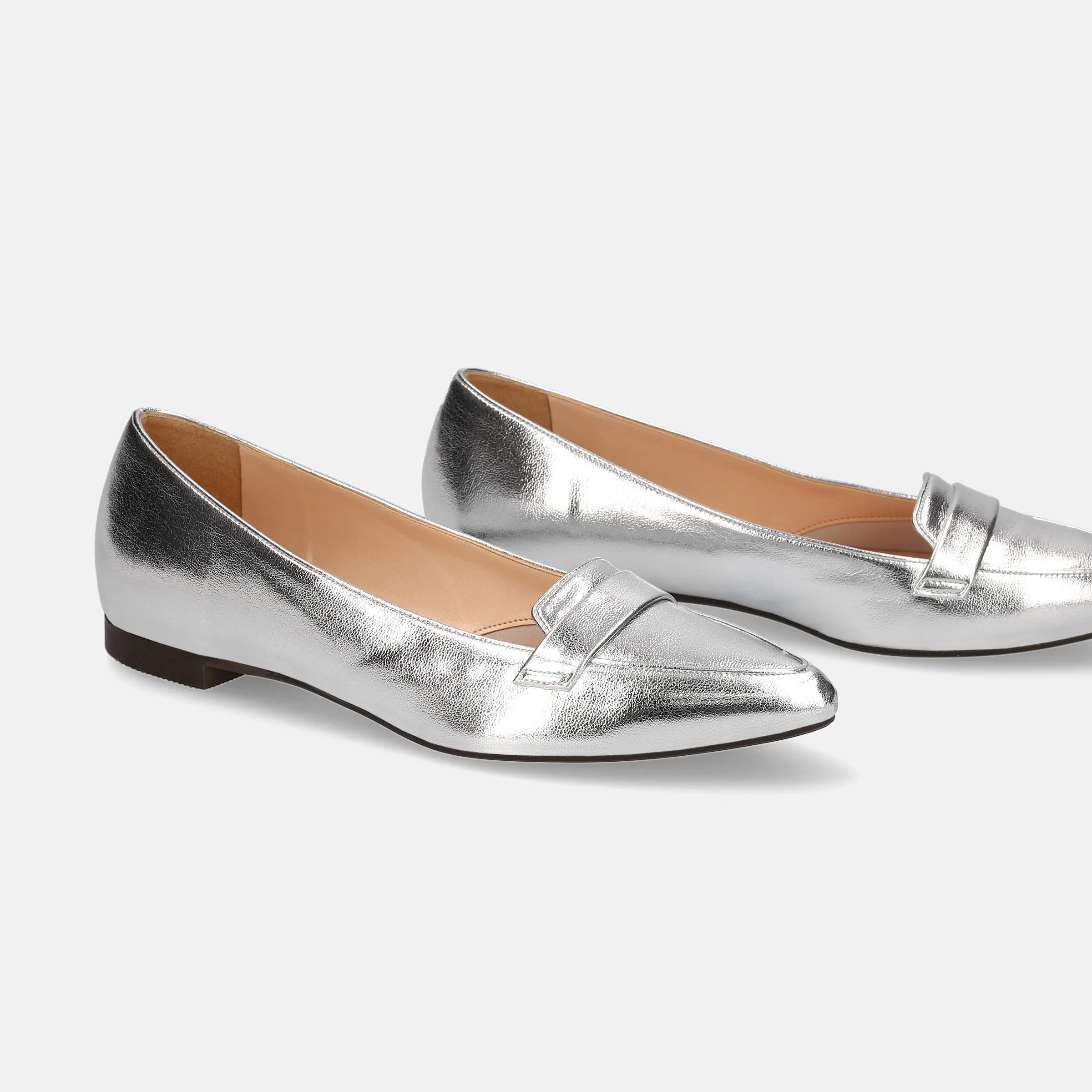 10% OFF: 2024SSBI: Low-cut pointed-toe loafers (124) Silver