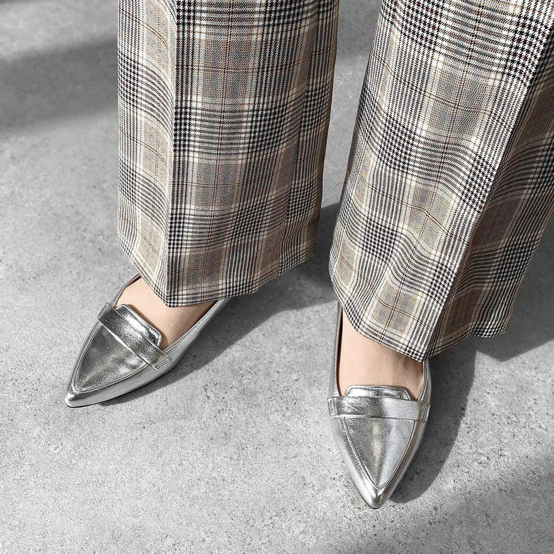 10% OFF: 2024SSBI: Low-cut pointed-toe loafers (124) Silver