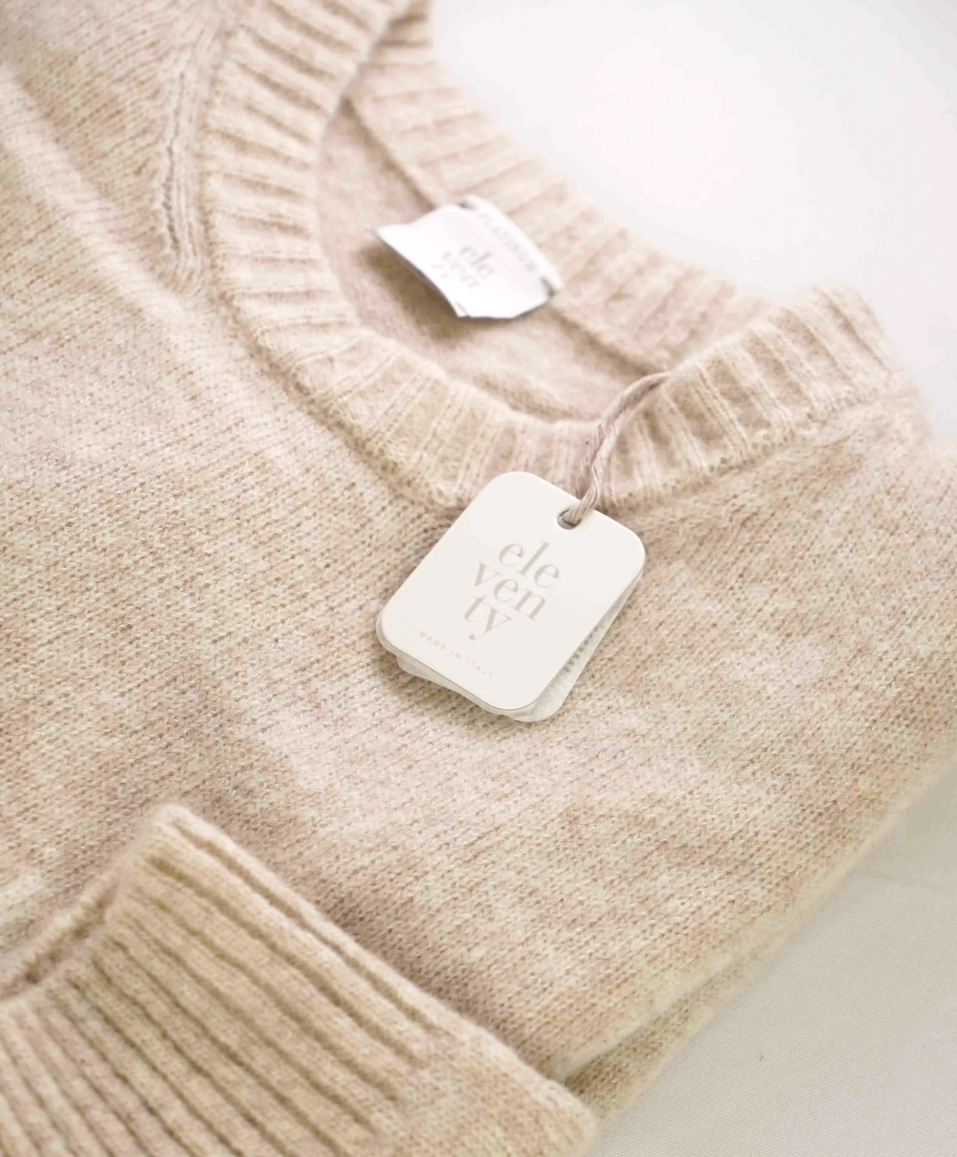 $1,095 ELEVENTY - CASHMERE & SILK Neutral Text Crewneck Sweater - M