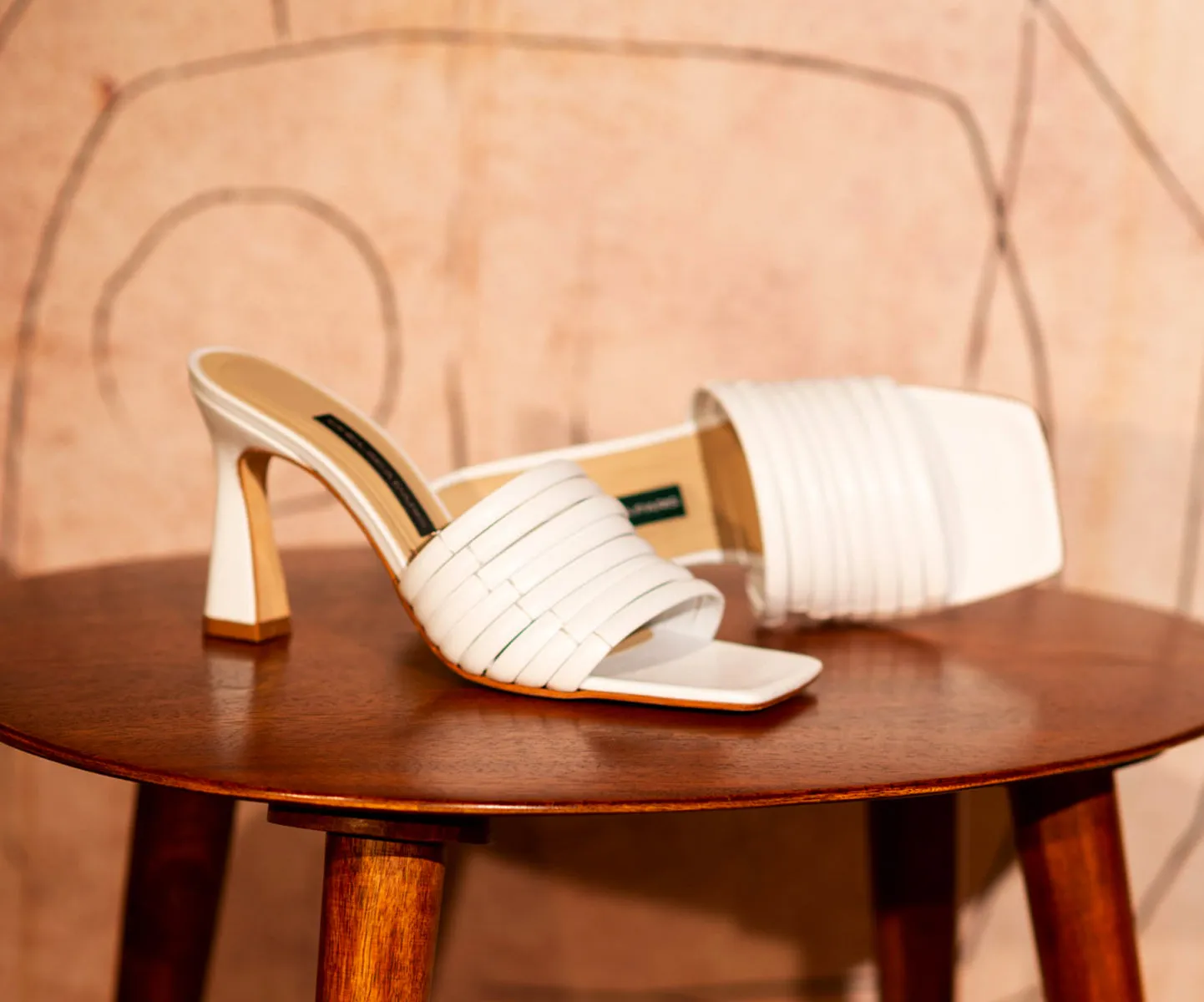 ACE MULE, Pure White