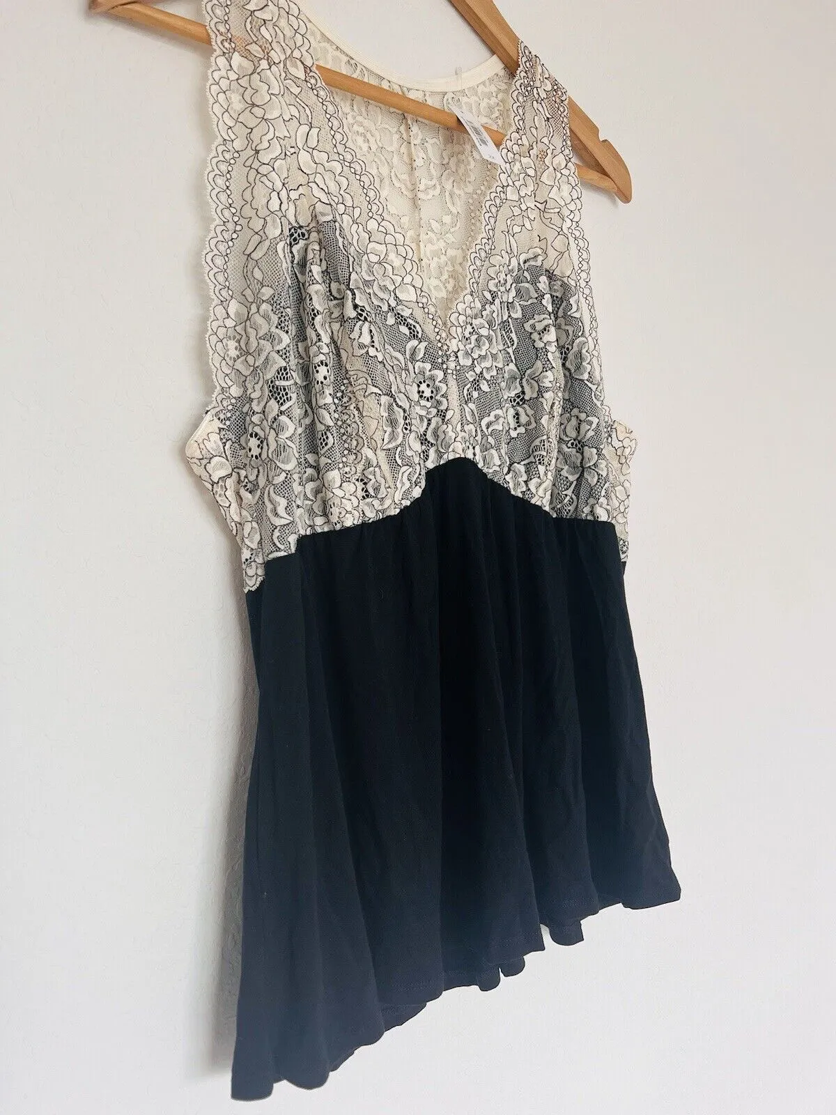 ADORE ME NWT Ivory/Black Lace Racerback Top Sz X2 Plus Tank