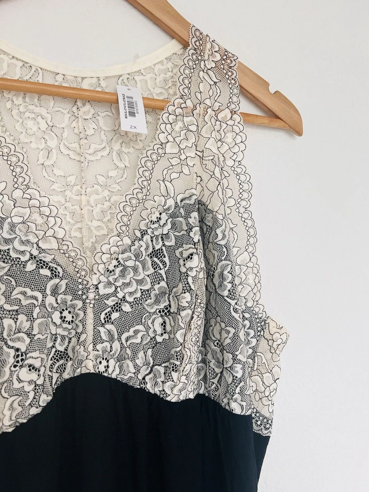 ADORE ME NWT Ivory/Black Lace Racerback Top Sz X2 Plus Tank