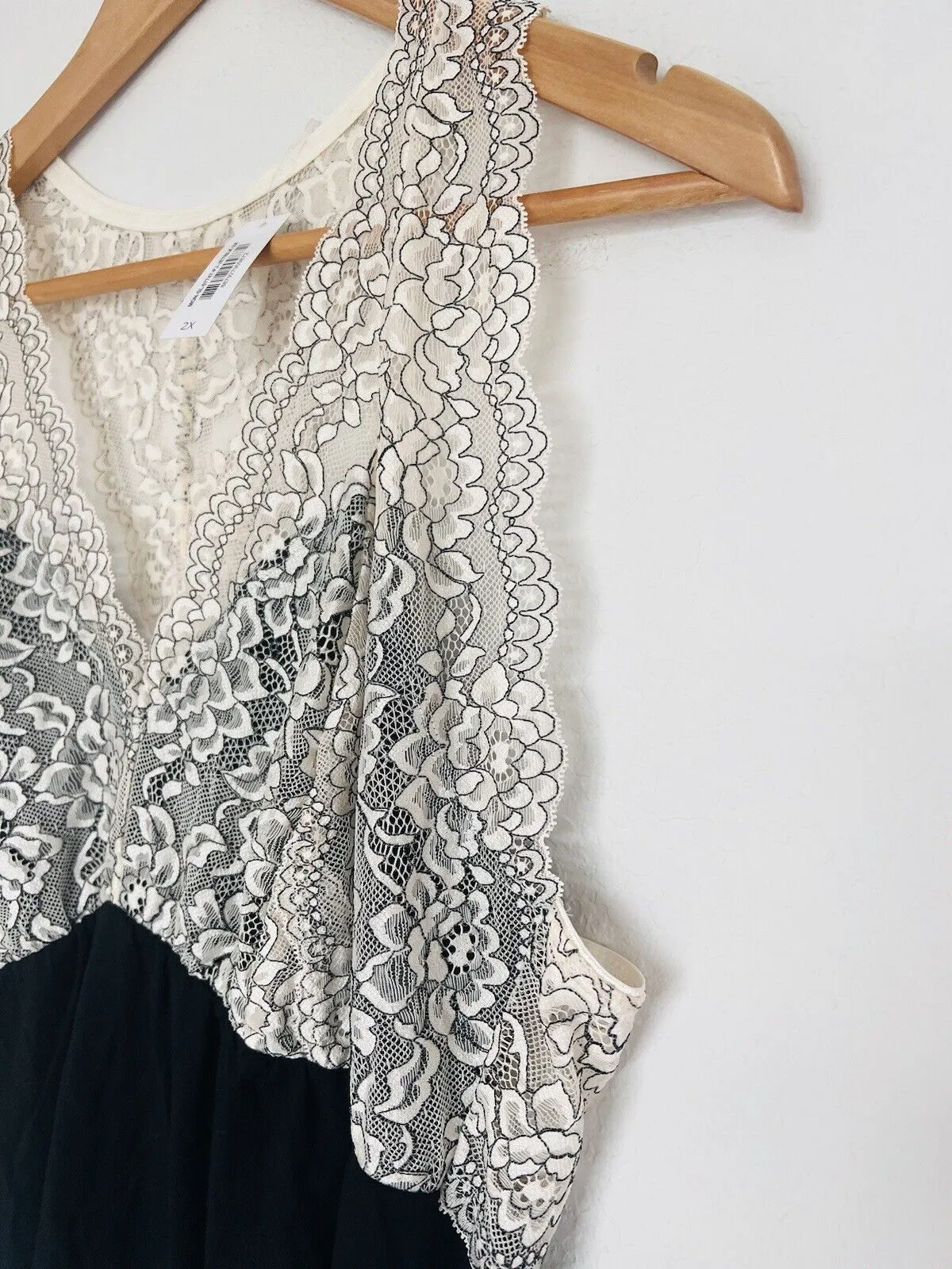 ADORE ME NWT Ivory/Black Lace Racerback Top Sz X2 Plus Tank