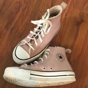 Converse Chuck Taylor Blush pink leather high tops kids 4