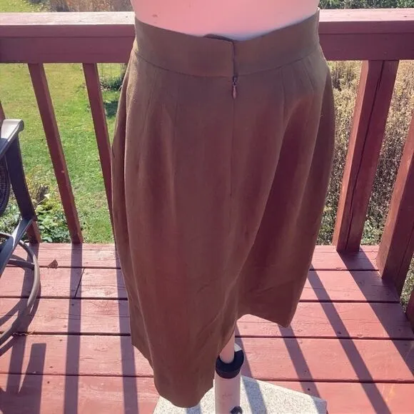 Dana  Buchman lined  with pockets straight pencil silk skirt khaki size 6