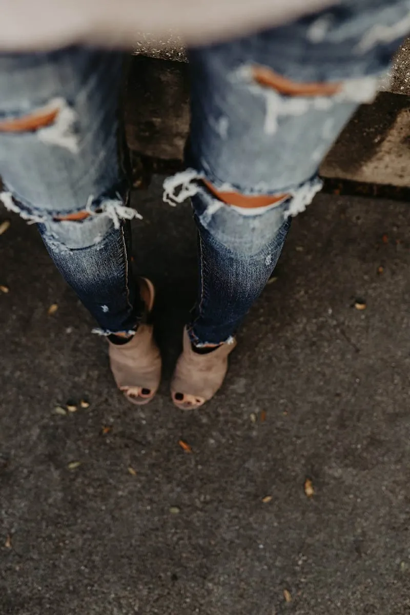 Distressed Frayed Skinny Jeans