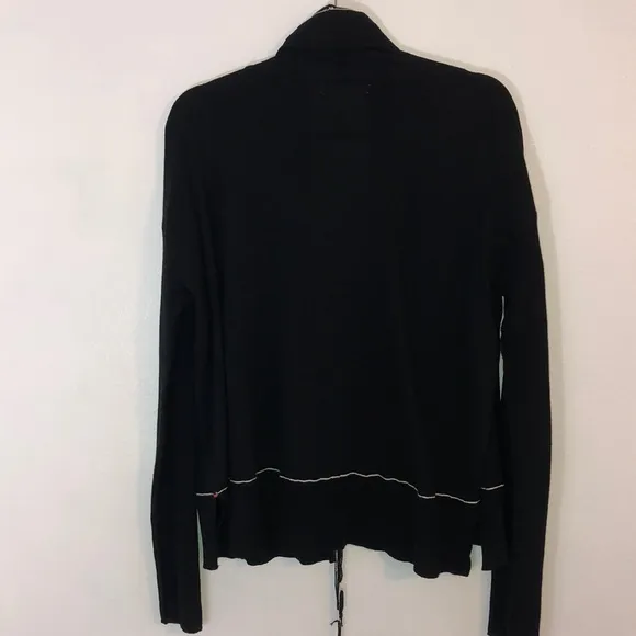Label   Thread size M black light weight cardigan sweater layer work fall winter