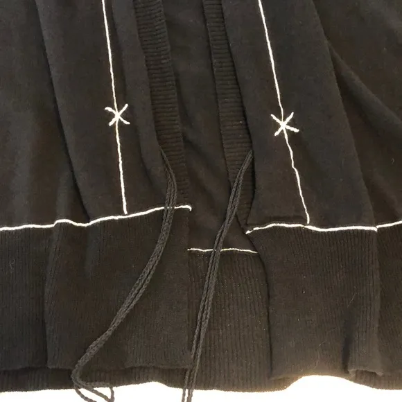 Label   Thread size M black light weight cardigan sweater layer work fall winter