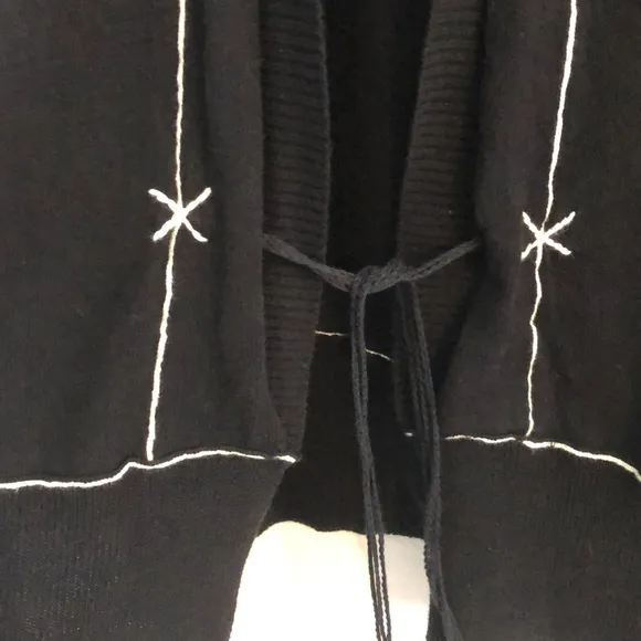 Label   Thread size M black light weight cardigan sweater layer work fall winter
