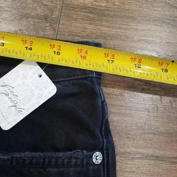 NWT Free People Maggie Mid Rise Distressed Straight Leg Jeans Black Size 29