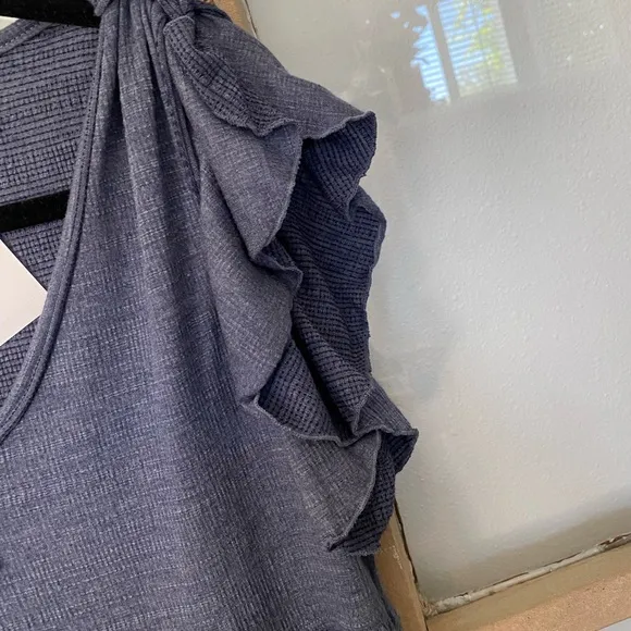 NWT- machine washable and V FLATTERING dress in blue( by MAX STUDIO)💙💃💙