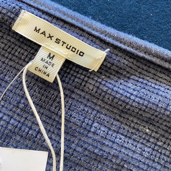 NWT- machine washable and V FLATTERING dress in blue( by MAX STUDIO)💙💃💙
