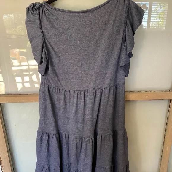 NWT- machine washable and V FLATTERING dress in blue( by MAX STUDIO)💙💃💙