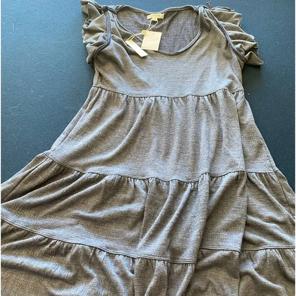 NWT- machine washable and V FLATTERING dress in blue( by MAX STUDIO)💙💃💙