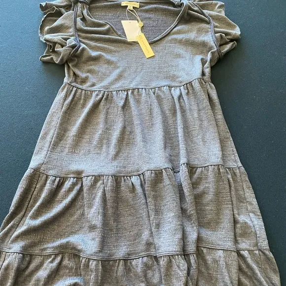 NWT- machine washable and V FLATTERING dress in blue( by MAX STUDIO)💙💃💙