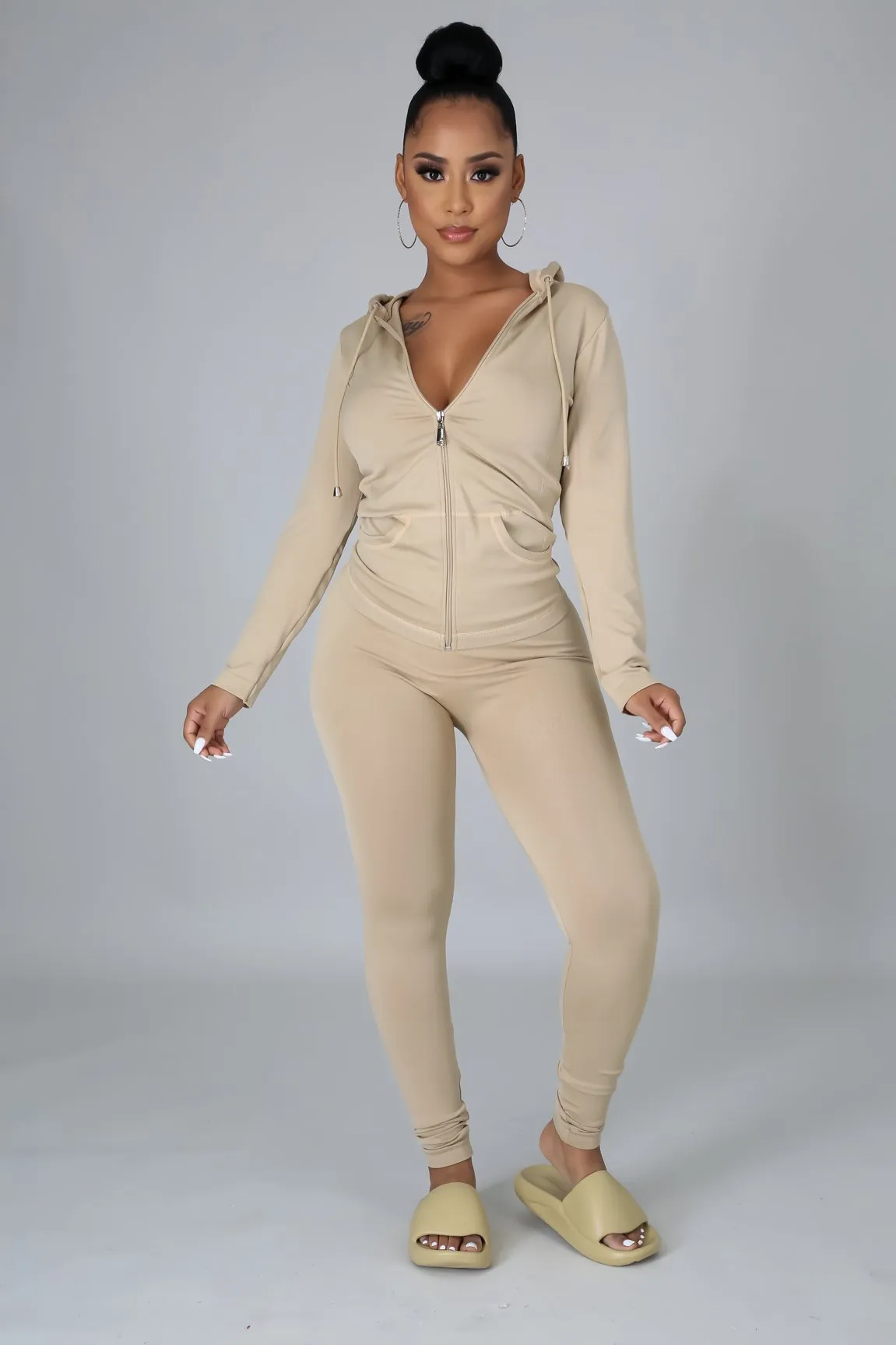 STAY ON TRACK SET | KHAKI